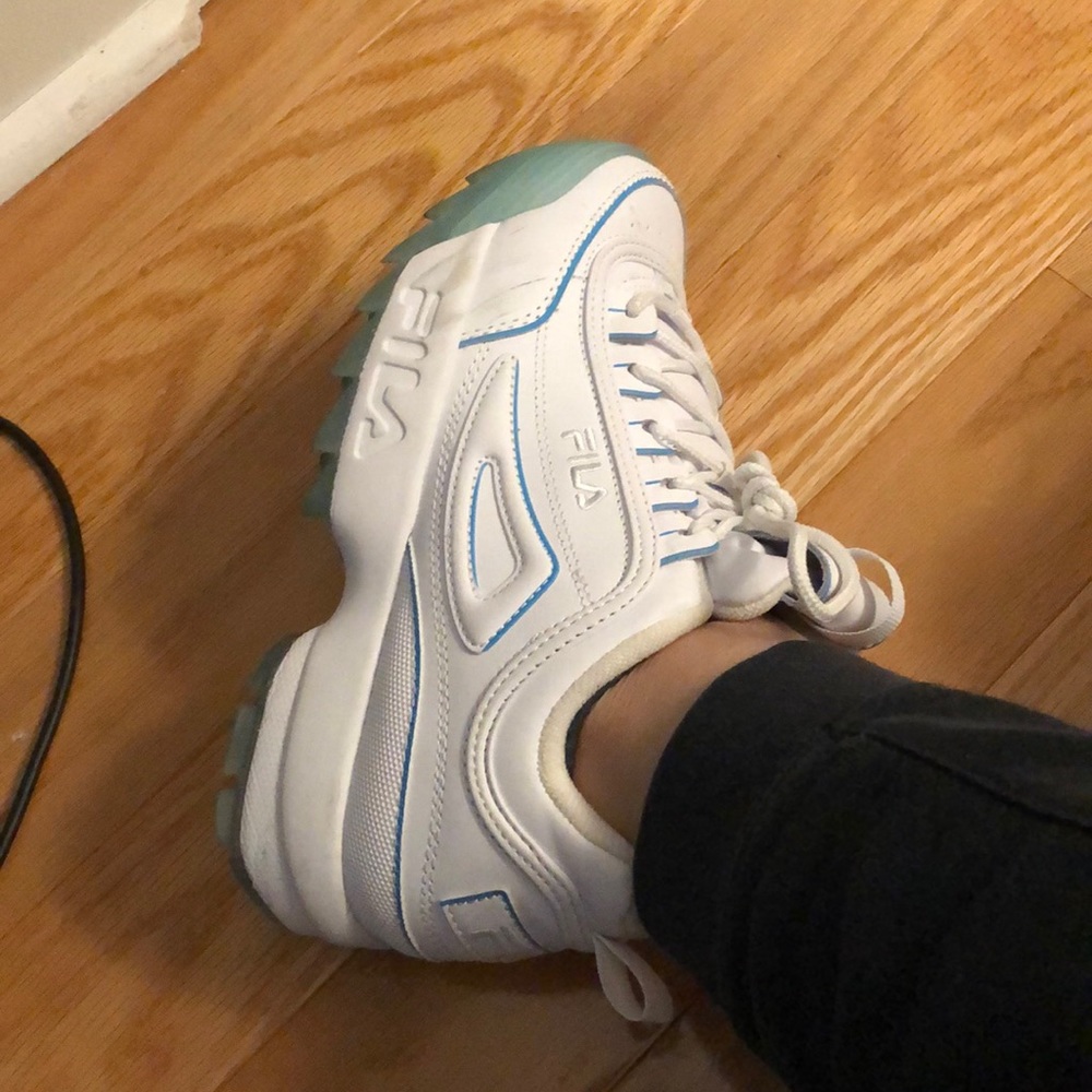 Filas, iceberg blue on bottom